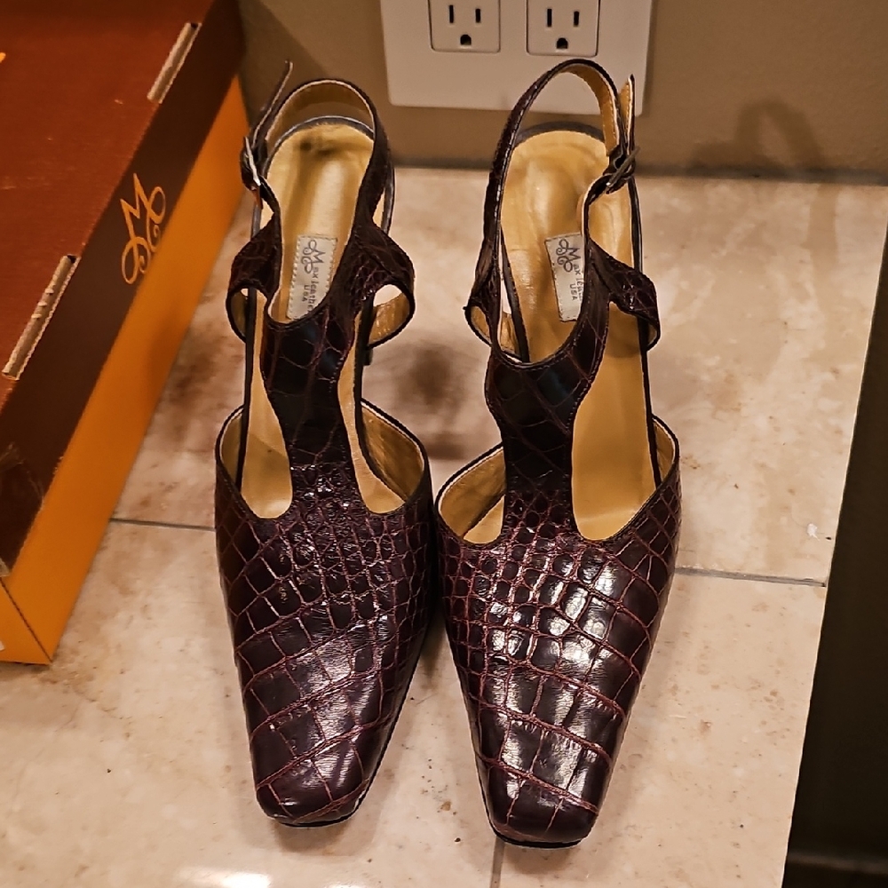 Elegant Crocodile Pattern Heels in Rich Purple